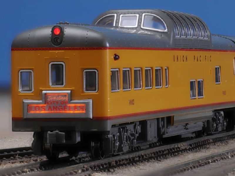 Union Pacific “City of Los Angeles” 11 Passenger Car Set (2022 Release) w/  Interior Lights